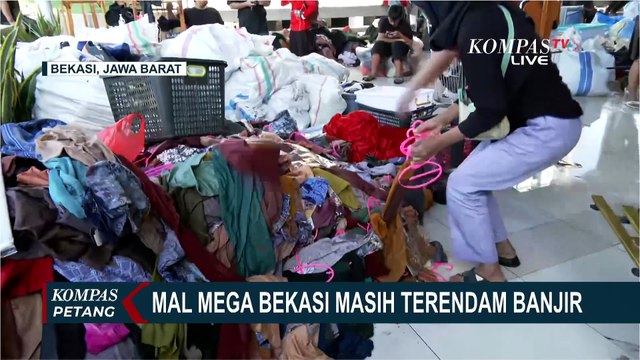 Mal Mega Bekasi Masih Terendam Banjir, Pedagang Mulai Evakuasi Barang | BENCANA BANJIR