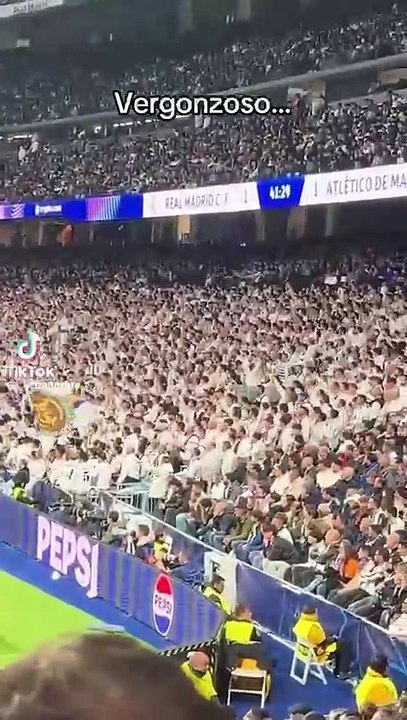La Grada Fans del Real Madrid, silenciada por los seguidores del Atlético de Madrid en el Bernabéu
