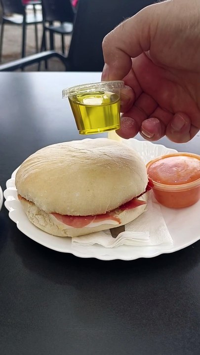 Pan tostado con jamón