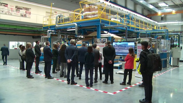 El presidente de la Generalitat visita Henkel en el 60 aniversario de su planta productiva