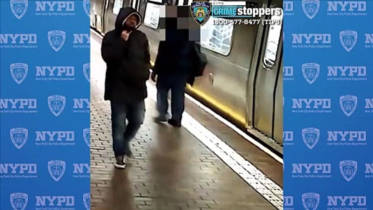 Man wanted for punching pregnant woman on Queens subway train