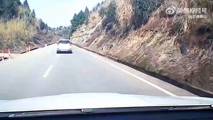 Ce conducteur n'a rien vu venir... douloureux