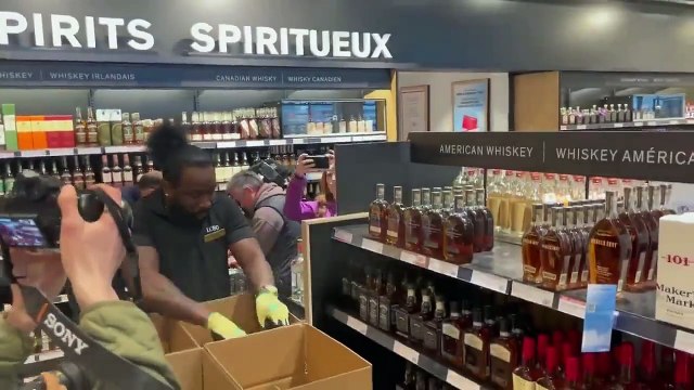 L'Ontario retire toutes les bouteilles d'alcool américain des magasins