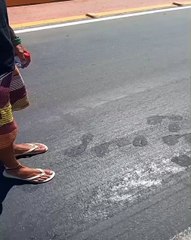 Vídeo mostra asfalto “derretendo” em meio ao calor em cidade no Sul de SC 