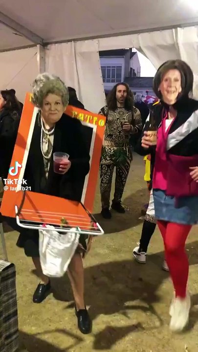 ¿El disfraz más real de la historia? Así es el disfraz de Marina y Concha de LQSA