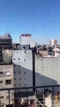 Avión de Aerolíneas Argentinas aterriza en emergencia en Ezeiza por problemas en un motor