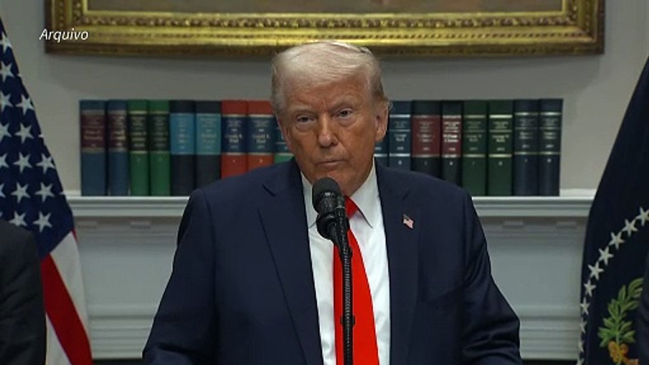 EUA isentam tarifas de importação para automóveis de Canadá e México por um mês