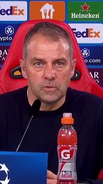 Hansi Flick explica la sustitución de Dani Olmo: el alemán, muy serio