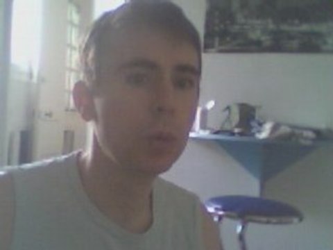 Wiwi massacre Le petit chien qui fume