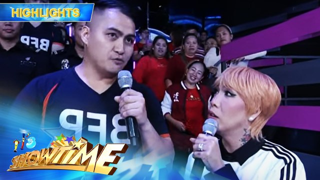 Vice Ganda, muling sinubukan ang galing ng Madlang People sa ‘Quiz V’ | It’s Showtime