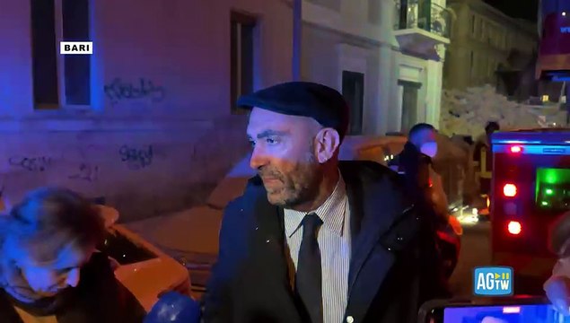 Crollo palazzina a Bari, contestato il sindaco Leccese : «Siete venuti solo perché è crollato»