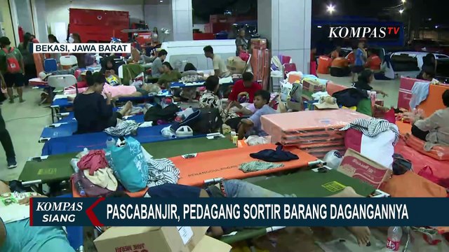 Banjir di Bekasi: Mal Mega Bekasi Masih Tergenang Air, Pedagang Mulai Sortir Barang
