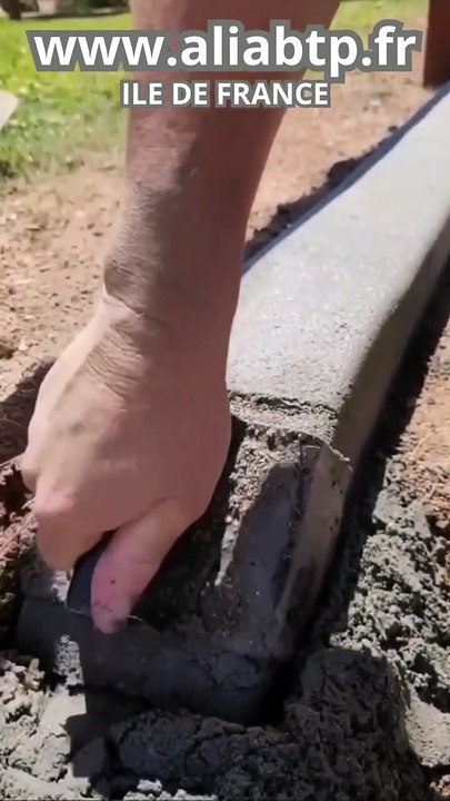 Bordure sur mesure : un travail de précision en maçonnerie paysagère ALIA BPT Paysagiste Yvelines