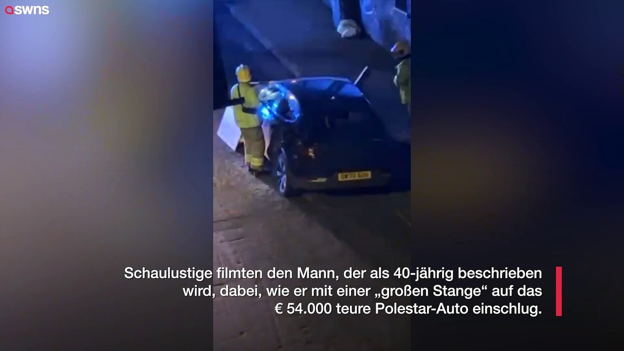 Mann zertrümmert Elektroauto bei scheinbarem Protest gegen Elon Musk