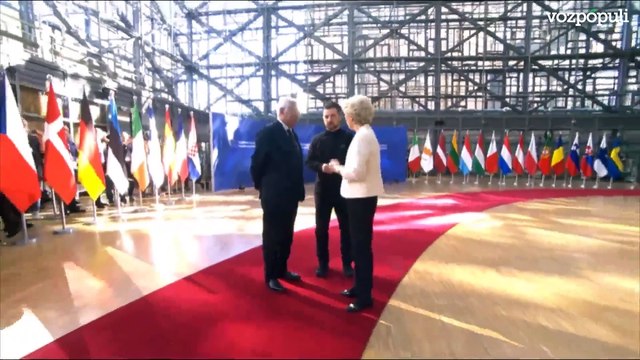 Zelenski llega al Consejo Europeo en Bruselas acompañado de Ursula von der Leyen y António Costa