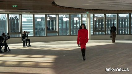 Stella McCartney celebra le donne in carriera in tailleur