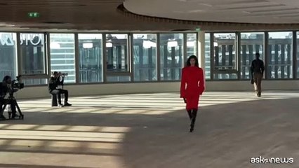 Stella McCartney celebra le donne in carriera in tailleur