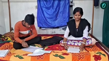 Six ladies sit in H.S. examination: সংসার সামলে উচ্চমাধ্যমিকে বসলেন মা, শিক্ষকের ভূমিকায় ছেলে