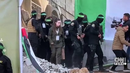 ABD'li bakan alnında haçla seslendi: Bizi ciddiye alın