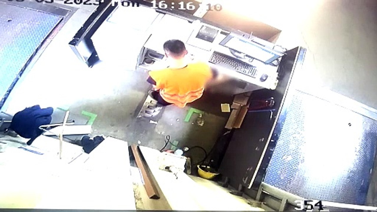 Detenido en Madrid por robar 200.000 euros en móviles en el almacén de El Corte Inglés en el que trabajaba 