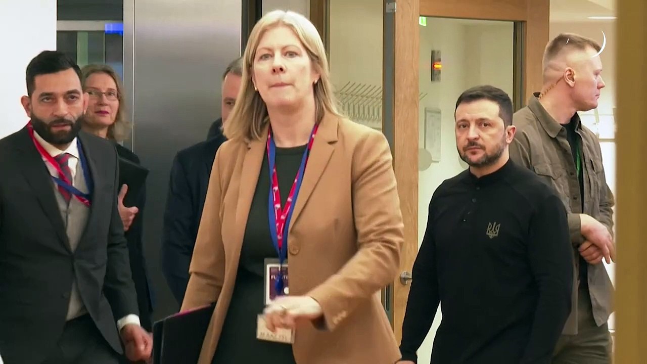 ماكرون وزيلينسكي في بروكسل لحضور قمة الاتحاد الأوروبي