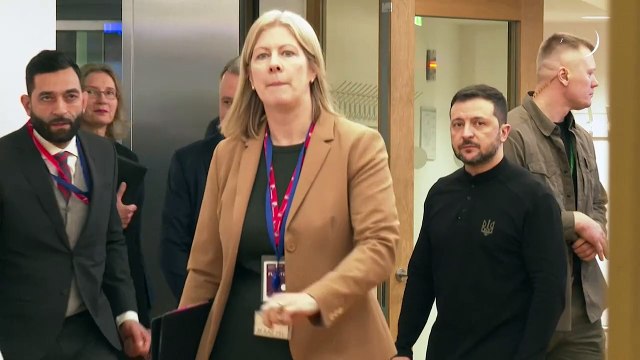 ماكرون وزيلينسكي في بروكسل لحضور قمة الاتحاد الأوروبي