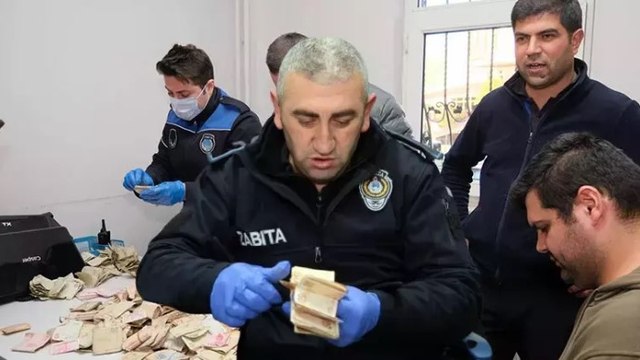 Yalova’da dilencinin üzerinden çıkan 164 bin lirayı 6 zabıta personeli saydı