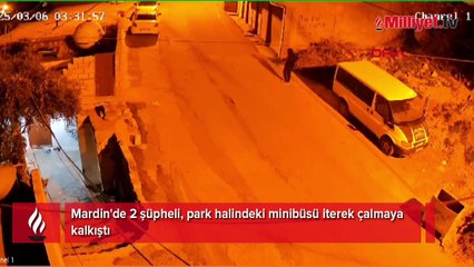 Gözü dönen hırsızlar minibüsü iterek çalmaya kalkıştı