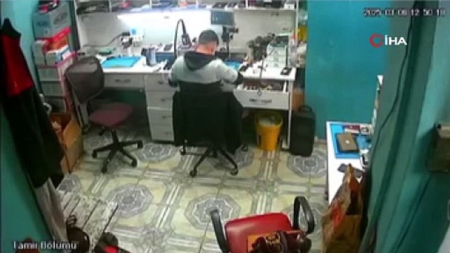 Bataryası şişen cep telefonu böyle patladı