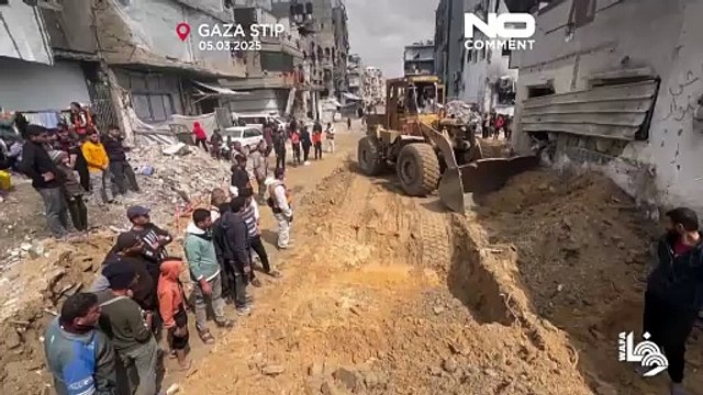 استخراج عشرات الجثث من مقبرة جماعية في شمال غزة