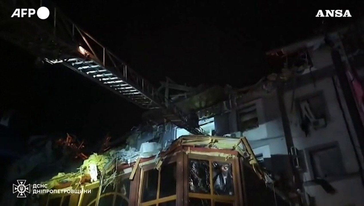 Ucraina, missili russi sulla citta' natale di Zelensky: 4 morti