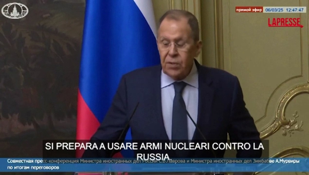 Russia, Lavrov: "Le parole di Macron sono una minaccia per noi"
