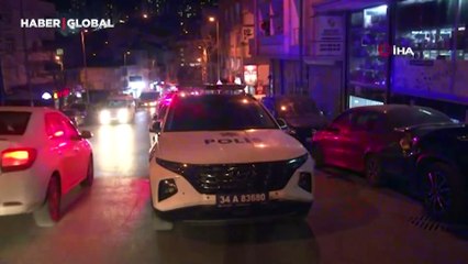 Yer: Esenyurt! Kontrolden çıkan otomobil, markete girdi