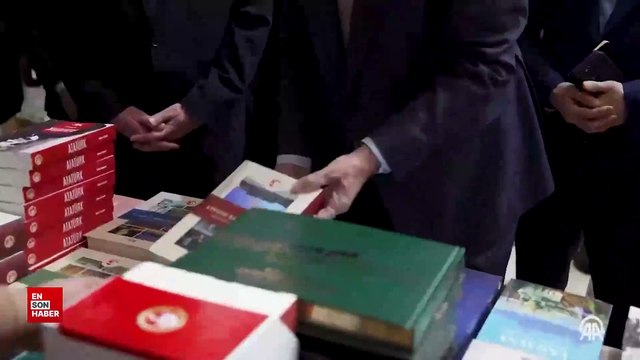 Cumhurbaşkanı Erdoğan, Cumhurbaşkanlığı Külliyesi'ndeki kitap fuarını gezdi
