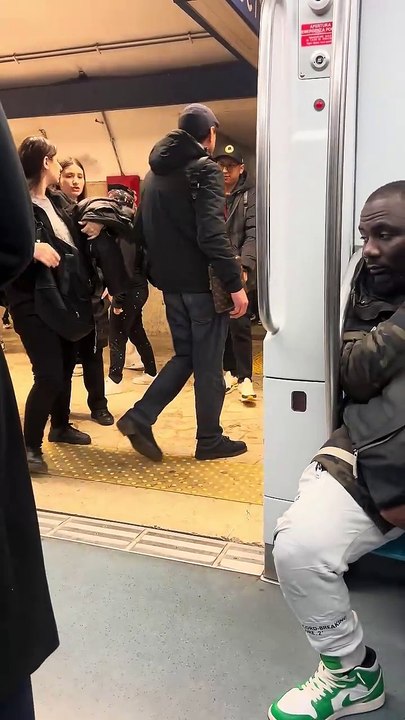 🔴Who Said Waist Bags are Safer Pickpockets in Action in Metro #pickpockets #pickpocketsinrome #rome