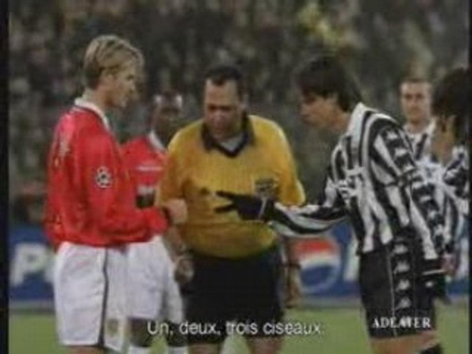 Pub pepsi avec inzagui, beckam, davids et un arbitre