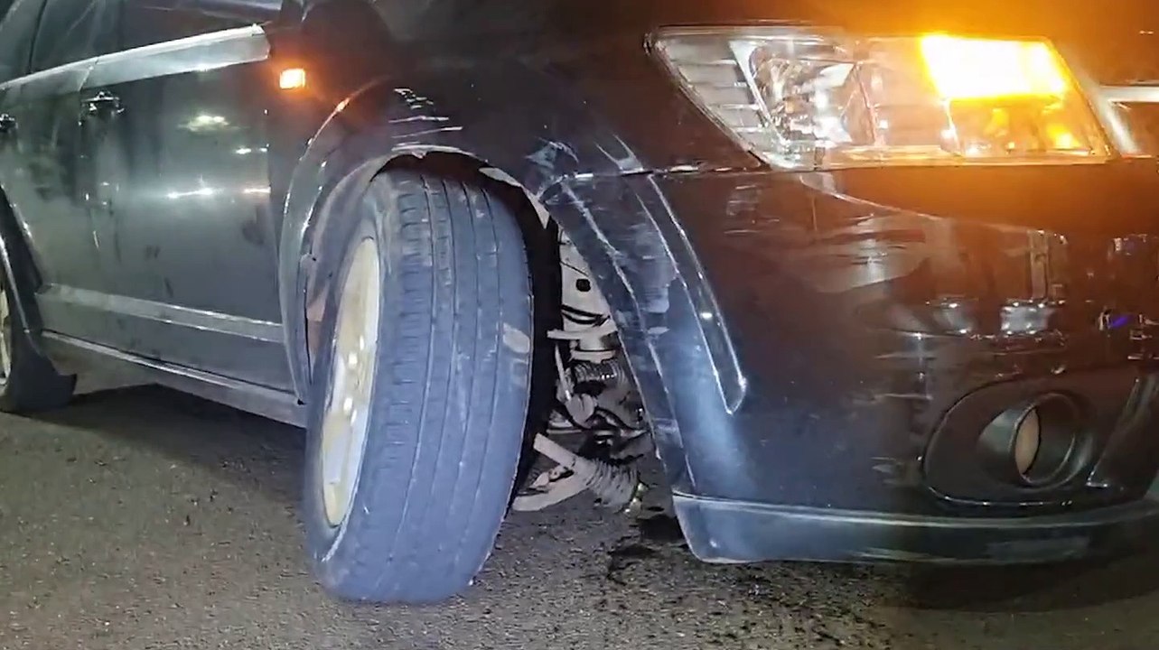 Fiat Freemont e Citroen C3 se envolvem em colisão na Av. Brasil