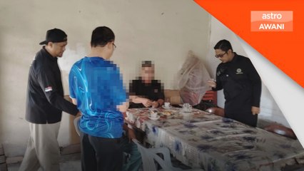 Dua lelaki 50-an dicekup tidak puasa, nikmati teh tarik, roti bakar