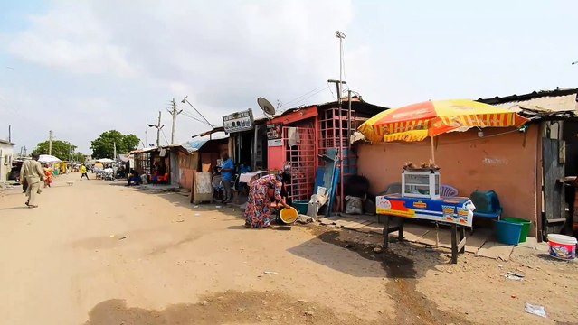🇬🇭 4K WALKING TOUR IN A SLUM COMMUNITY IN ACCRA - ZONGO GHANA