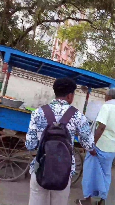 Srm college entrance la oru super tiffin center