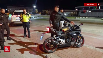 Antalya'da motosikletin plakasını bereyle kapatan sürücü