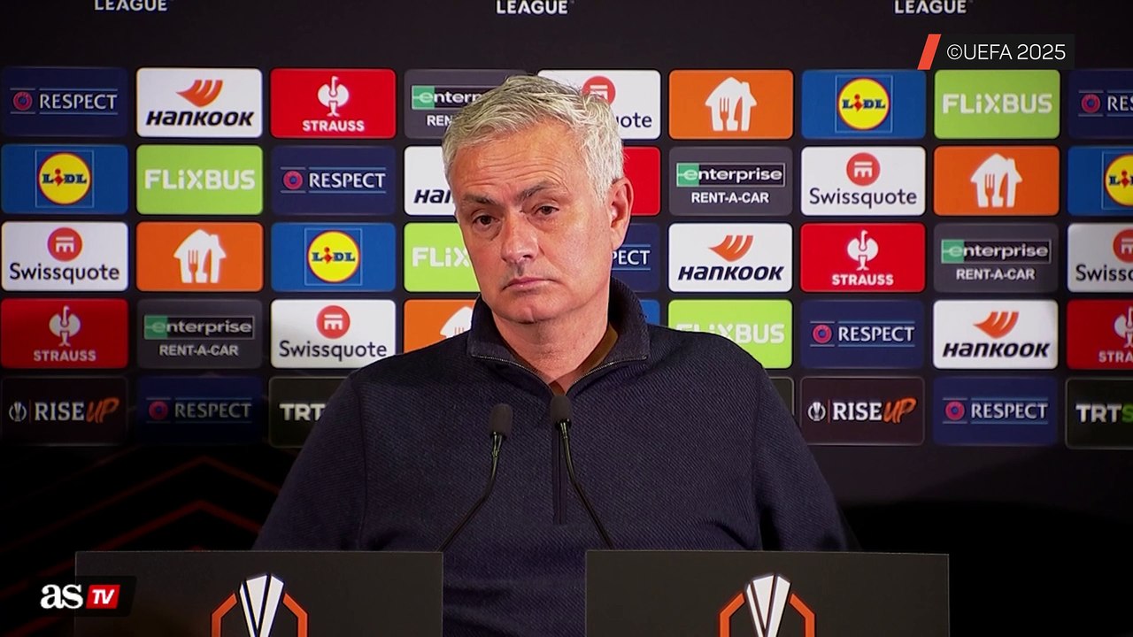 Mourinho 'se queda dormido' en plena rueda de prensa: la situación es surrealista