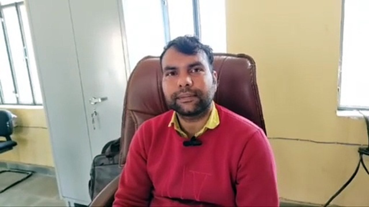VIDEO: बच्चों को 15 किलोमीटर दूर दिया बोर्ड परी...