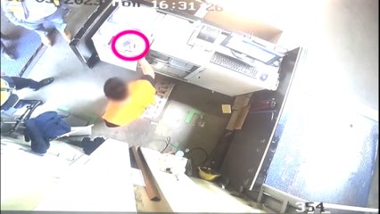 Así robó un trabajador de un almacén de El Corte Inglés 200.000 euros en móviles