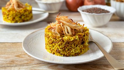 Receta Rápida y Saludable: Lentejas con Arroz y Cebolla Crujiente🥄