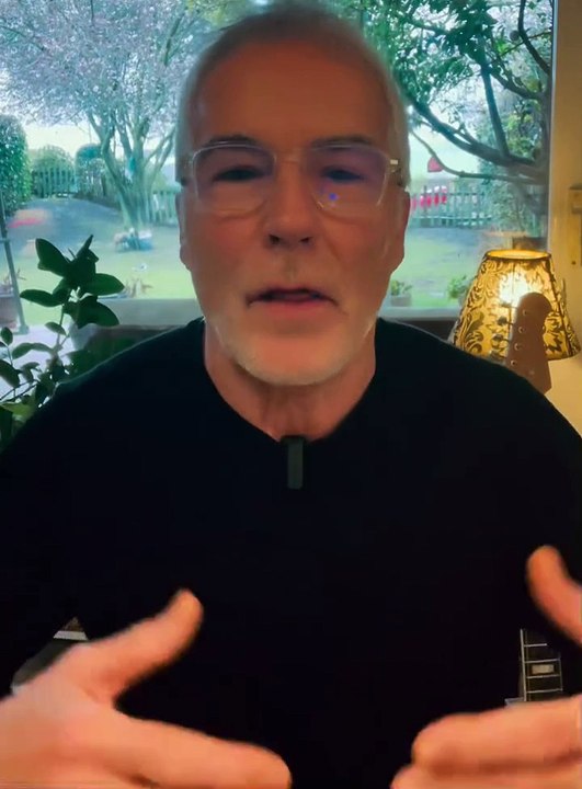 David Cantero da la cara en un comunicado desde su casa tras su repentino adiós a Informativos Telecinco: "Me he ido sin hacer ruido, casi en silencio"