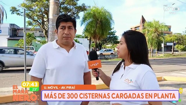 SCZ CISTERNAS ESPERAN DESCARGAR COMBSUIBLES EN SANTA CRUZ