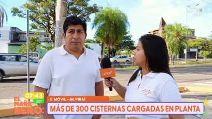 SCZ CISTERNAS ESPERAN DESCARGAR COMBSUIBLES EN SANTA CRUZ