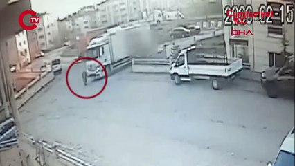 Kamyonun çarptığı kadın öldü... Şoför gözaltında!