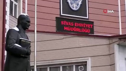 Sahte altın satışı için Sivas’a geldiler, polise yakalandılar